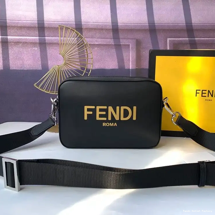 Vintage HOT In Camera Fendi Case Logo Calf Compact Leather Black ROMA 0613